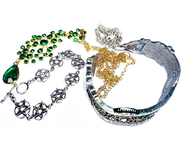Bracelets and necklaces, Chains