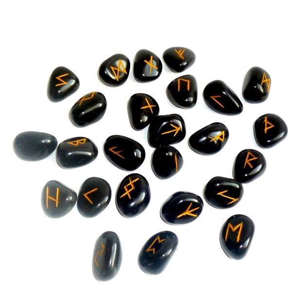Runen Set aus Onyx